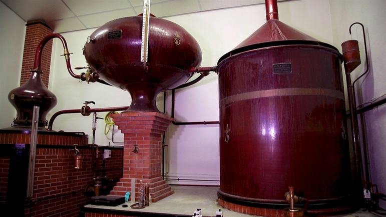 Distillation de l’eau de vie sous la surveillance du nouveau Promass 100