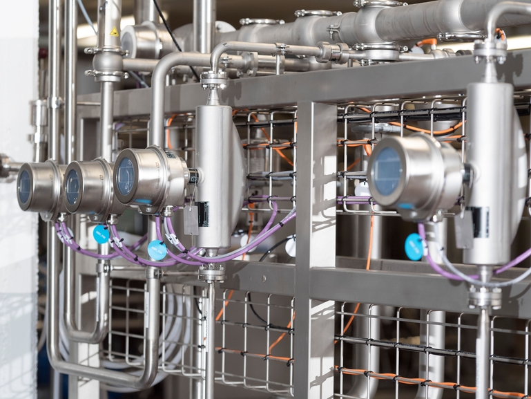 Mass flow meters in beverage production to ensure right dosing