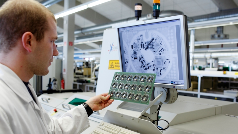 Instruments intelligents pour analyser le signal des capteurs et transférer les données au circuit logique de sécurité du process