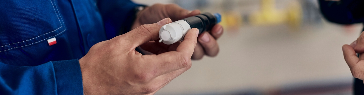 Chlorine sensors and transmitters for drinking water, reuse water and pool water disinfection