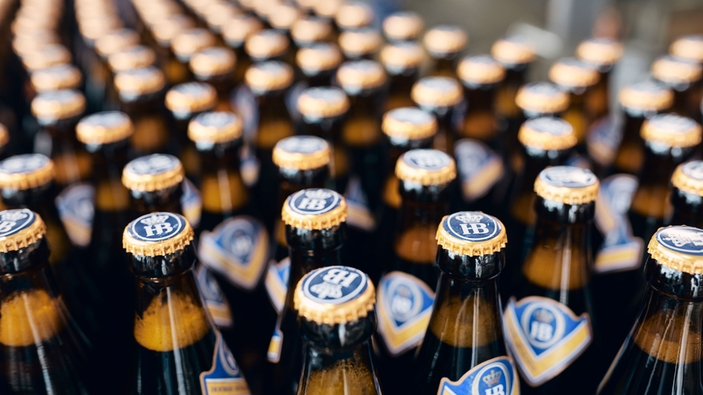 Bouteilles de bière dans une brasserie