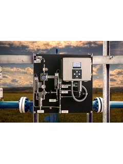 Photo boîtier analyseur d'oxygène OXY5500, monté sur panneau, installé sur des conduites de gaz naturel