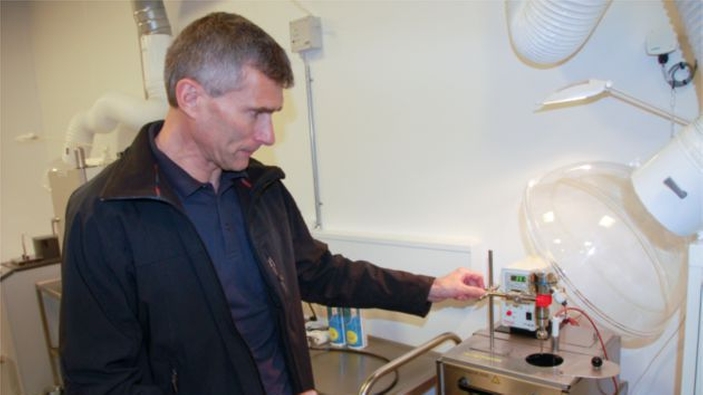 Étalonnage d'un capteur de température en laboratoire, par Tommy Mikkelsen, métrologue chez Chr Hansen